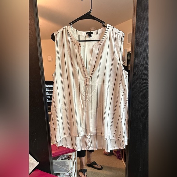 Ann Taylor Sleeveless blouse - Picture 1 of 4